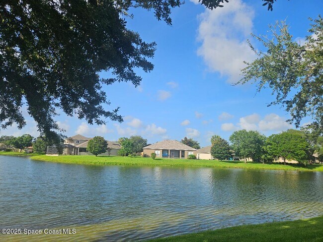 Building Photo - 2074 Botanica Cir