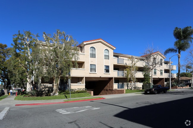 Building Photo - Tradewinds Apartments