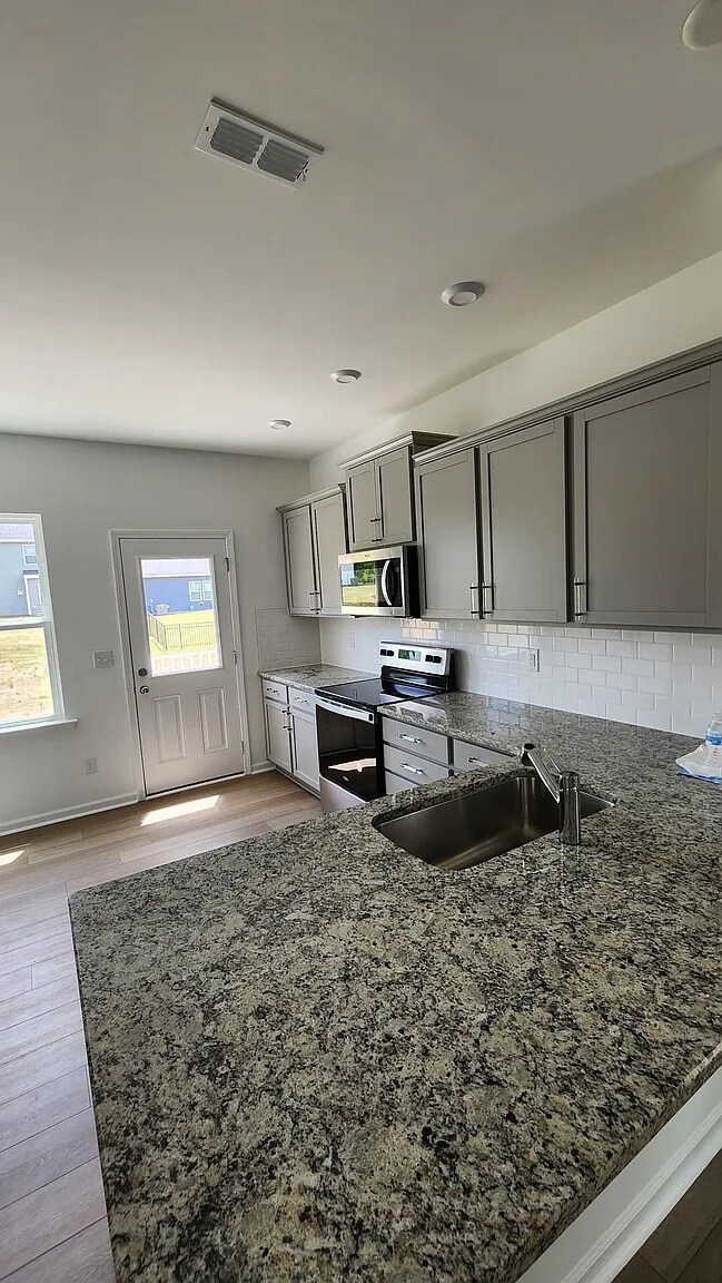 Foto del edificio - Room in House on Godwit Ln