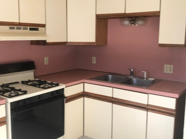 Building Photo - 8 Auburn Ave