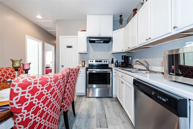Foto del edificio - 8210 Bigwood St