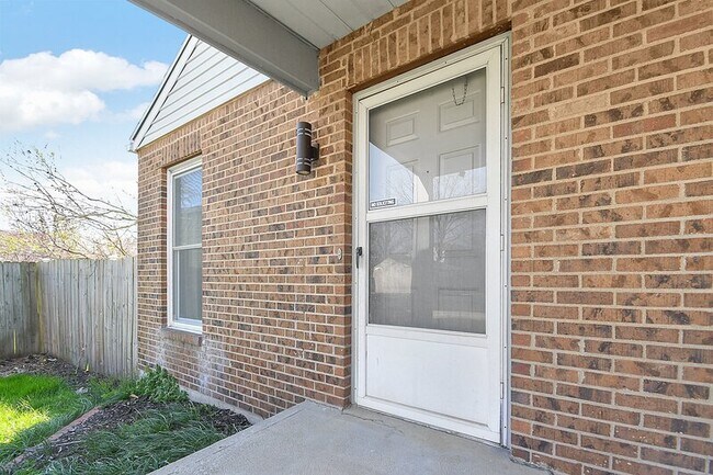 Building Photo - 1871 Willow Run Rd