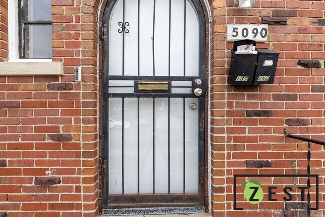 Foto del edificio - 5090 Devonshire Rd