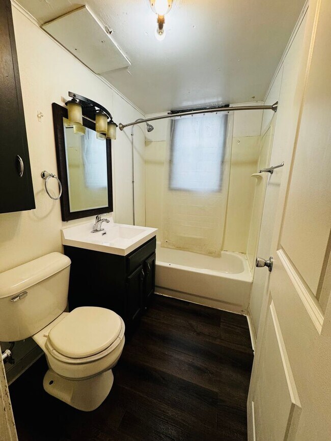 Foto del edificio - 620 N Main St