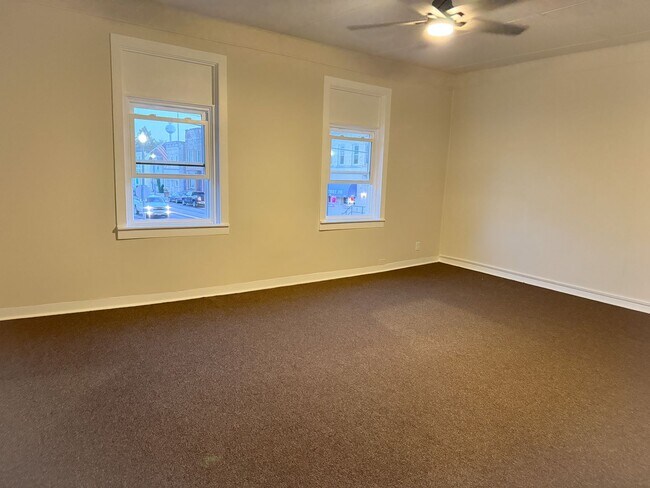 Building Photo - 101-103 E. Tweedy St. - Hustisford