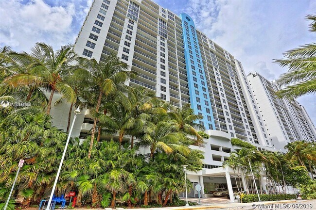 Building Photo - 1800 Sunset Harbour Dr