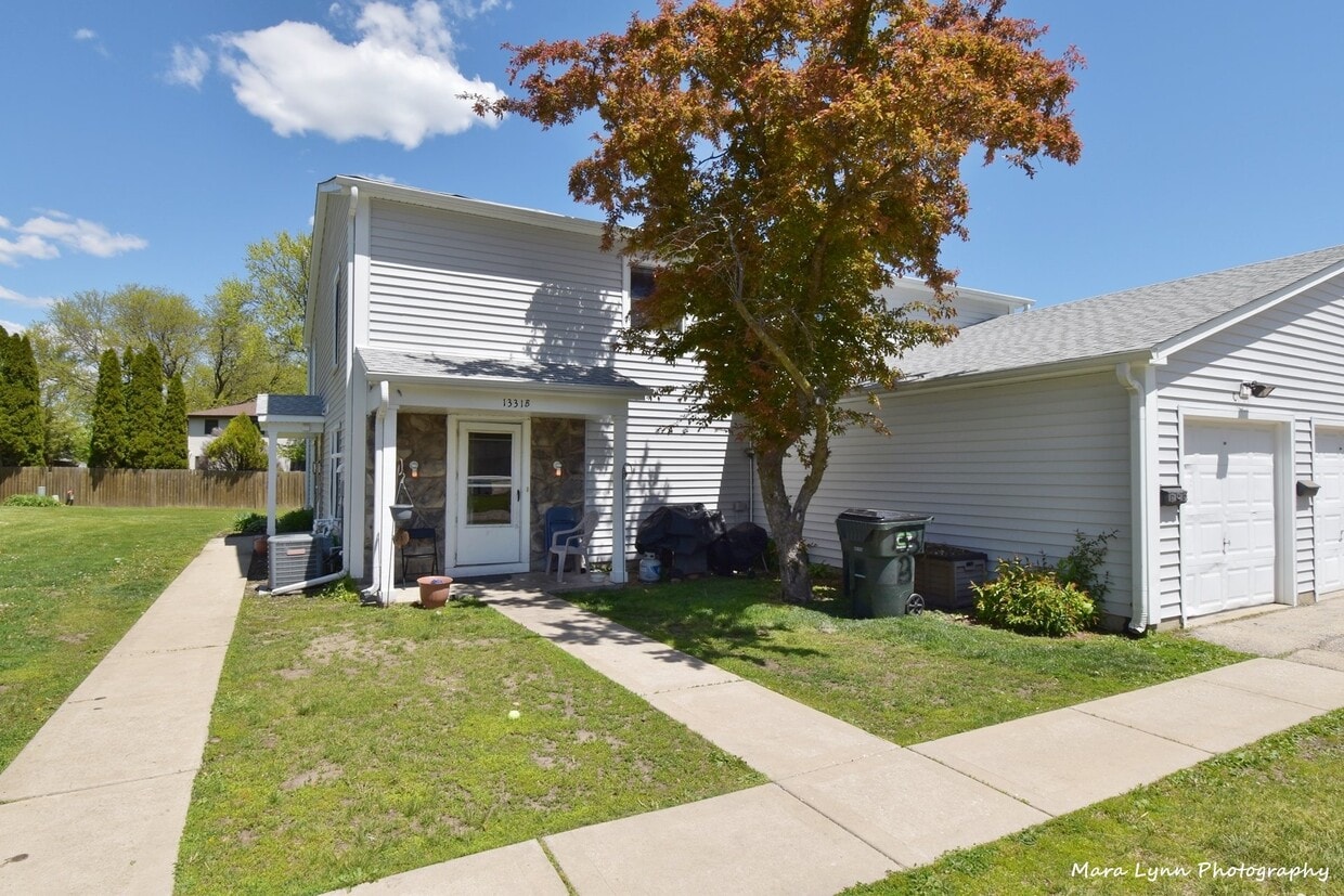 Building Photo - 1331 N Glen Cir