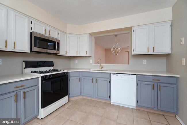 Building Photo - 330 Smithwold Rd