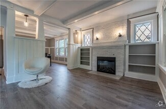 Building Photo - 216 Park Dr W