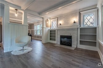 Building Photo - 216 Park Dr W