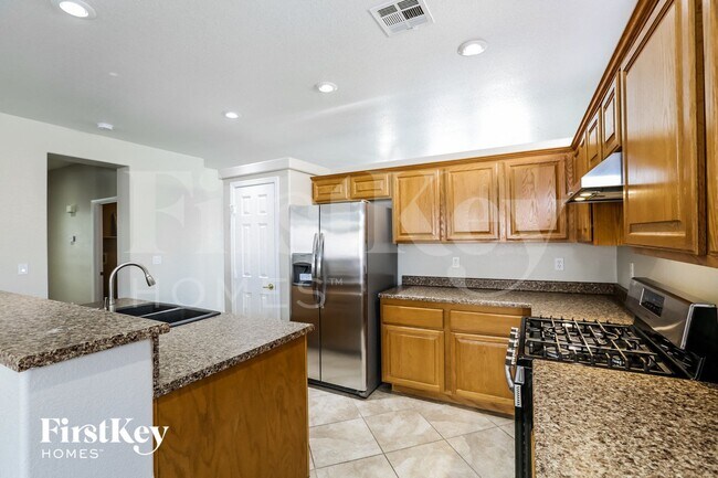 Foto del edificio - 5898 Swan Point Pl