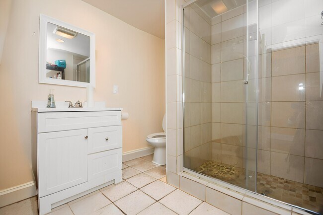 Building Photo - 608 Harvard St NW