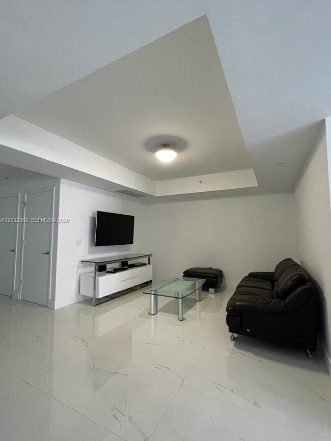 Building Photo - 1010 Brickell Ave