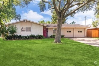 Building Photo - 9547 Beverly Hill St