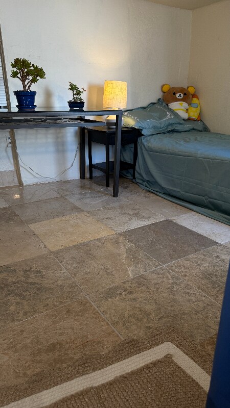 Foto del edificio - 18641 Crabtree Ave