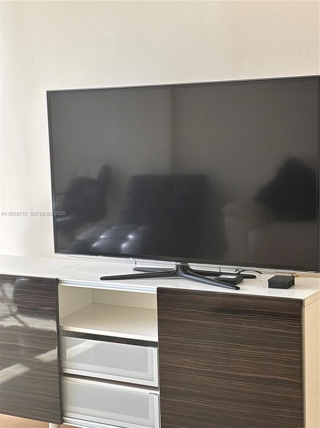 Building Photo - 1825 S Ocean Dr