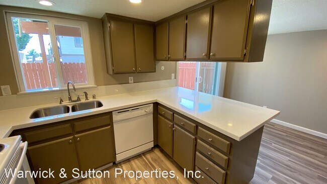 Building Photo - 156 3rd Ave