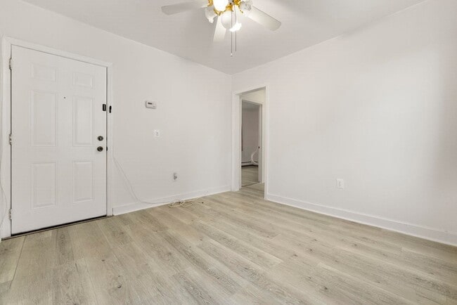 Building Photo - 221 Quincy Ave