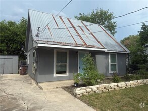 Building Photo - 622 Trinity St