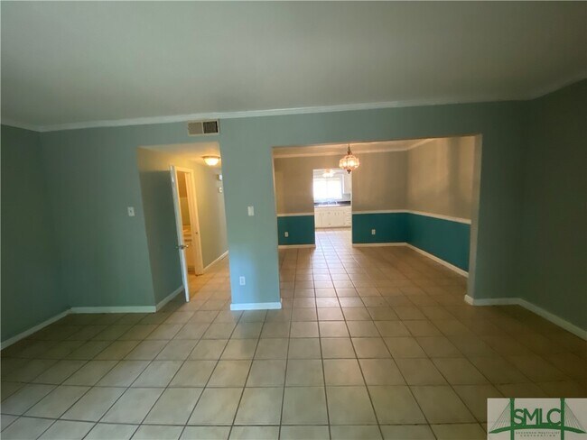 Building Photo - 527 Tibet Ave