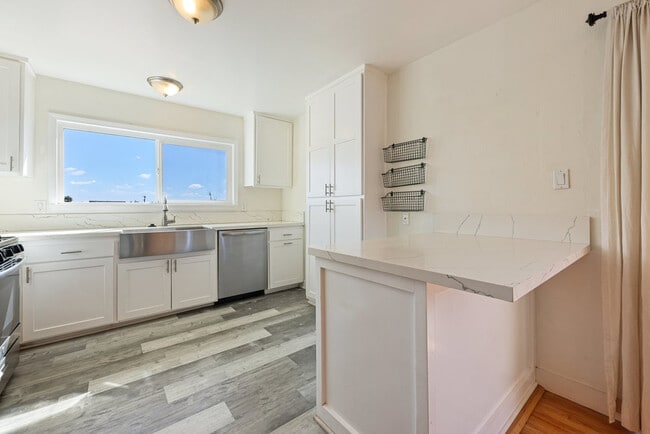 Foto del edificio - 4202 Dakota Dr