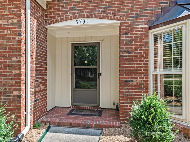 Foto del edificio - 5731 Carmel Station Ave