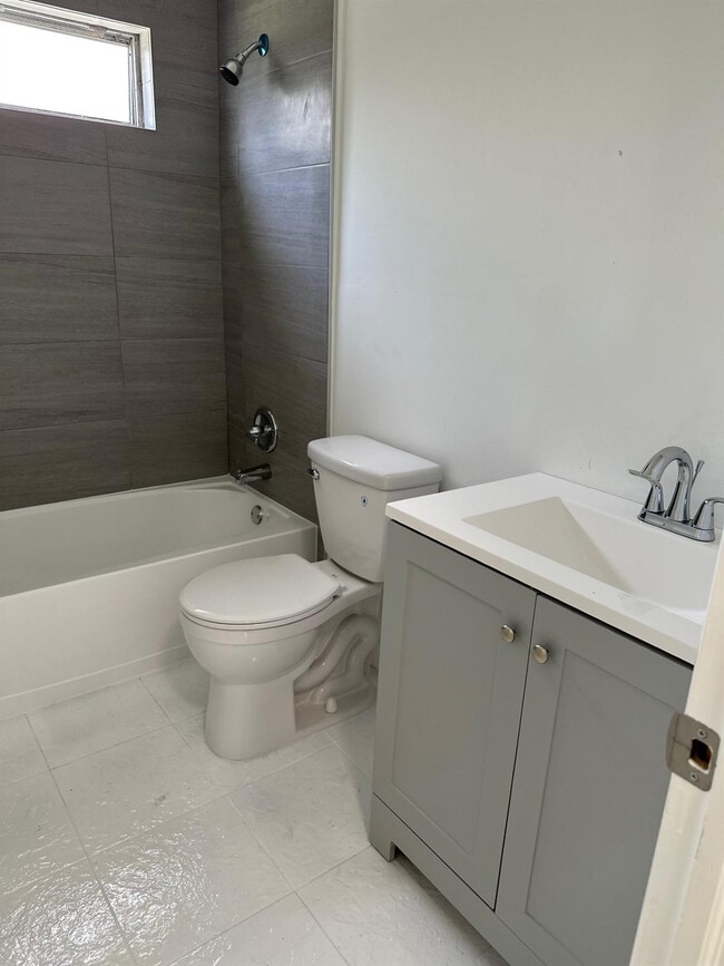 Foto del edificio - 4051 NE 4th Ave