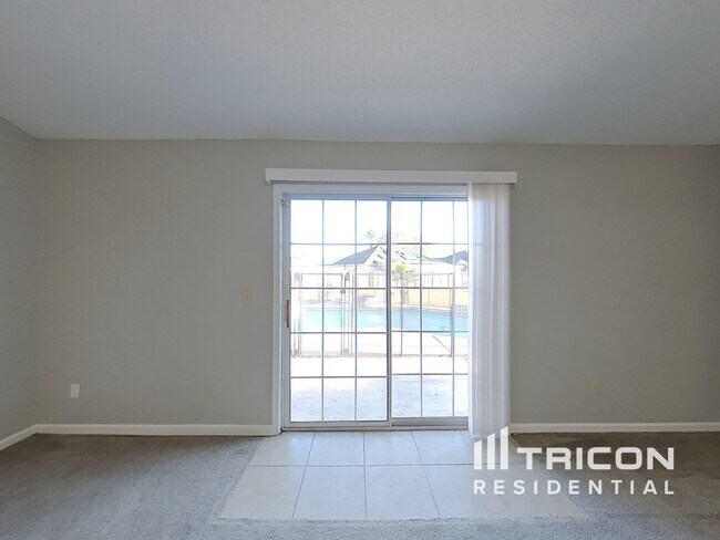 Building Photo - 3210 Chantilly Ct
