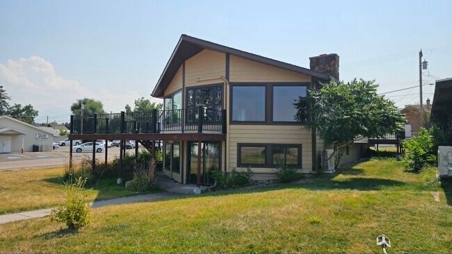Foto del edificio - 410 3rd Ave E