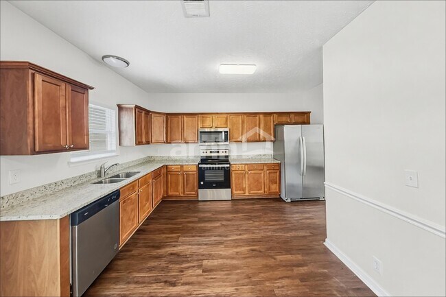 Building Photo - 305 School House Ct