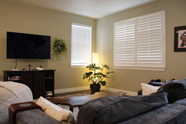Foto del edificio - Stunning 3 Bedroom Townhouse