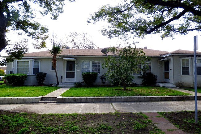 Building Photo - 2503 Tulare Ave