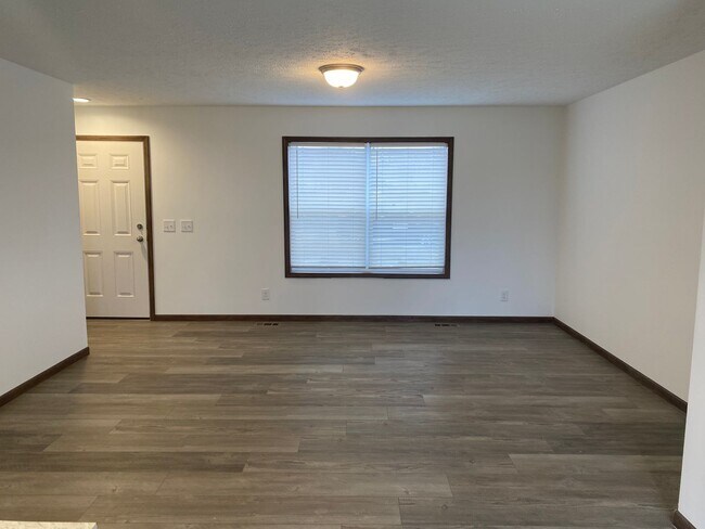 Foto del edificio - 3 Bedroom House in McLean!