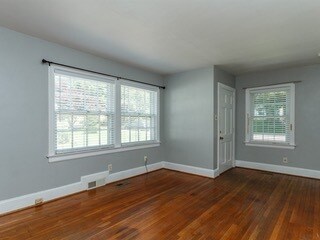 Foto del edificio - Great Location! One Bedroom Triplex, Great...