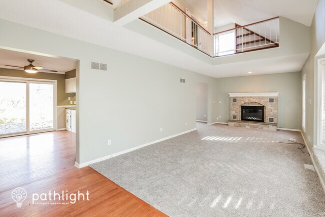 Building Photo - 5409 NW Foxhill Rd, Parkville, MO, 64152
