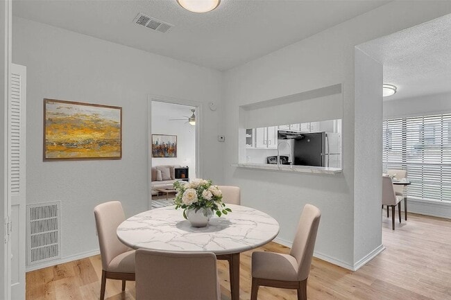 Building Photo - 6044 Stoneybrook Dr