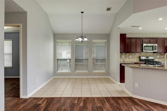 Foto del edificio - 9318 Tree Branch Dr