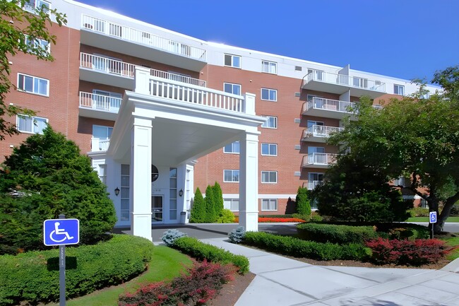 Building Photo - Towers of Colonie