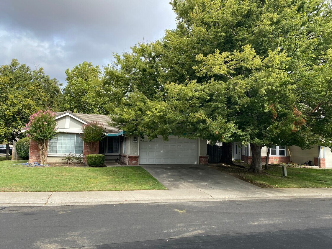 Primary Photo - 5211 Harbourglen Way