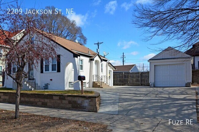 Building Photo - 2209 NE Jackson St