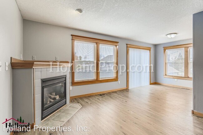 Building Photo - 2 br, 1 bath House - 224 NW Lincoln St