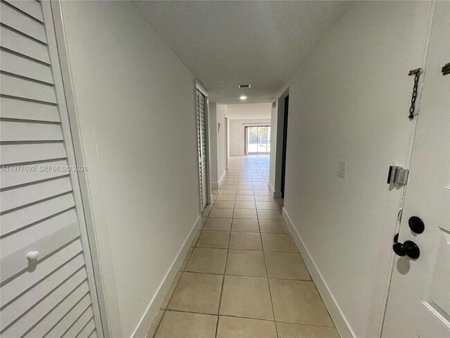Foto del edificio - 16481 Blatt Blvd