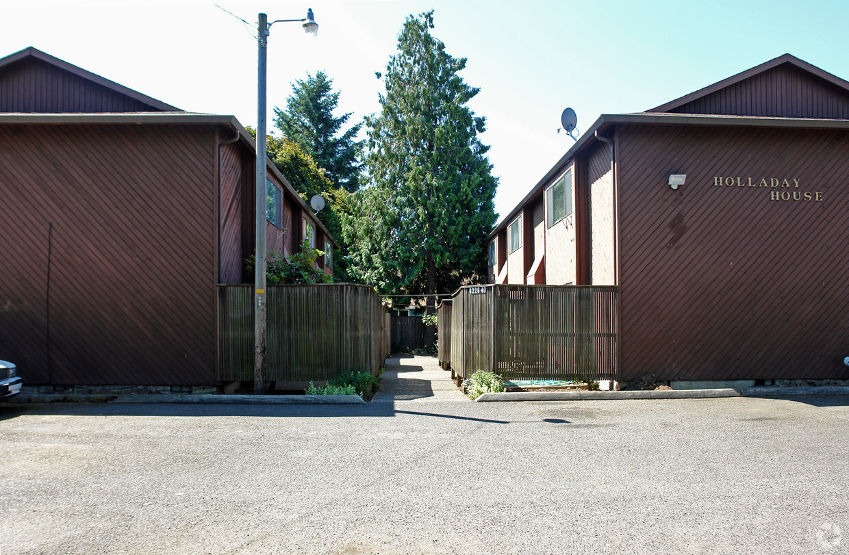 Primary Photo - Holladay House