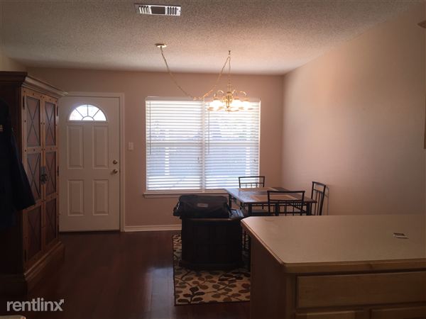 Building Photo - 7312 Oak Cove Dr