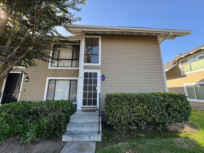 Beautiful 2Bd/1.5Ba Townhome in Orange w/A... - Beautiful 2Bd/1.5Ba Townhome in Orange w/A...