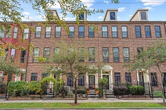 Building Photo - 2110 Shearn St