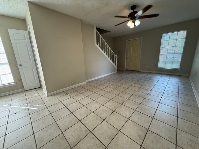 Photo - 1110-1112 Willow Creek Dr Apartment