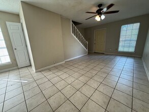 Building Photo - 1110-1112 Willow Creek Dr