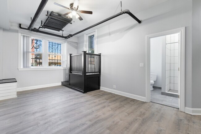 Foto del edificio - 7618 N Eastlake Terrace