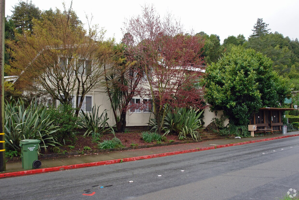 Building Photo - 216 Miller Ave